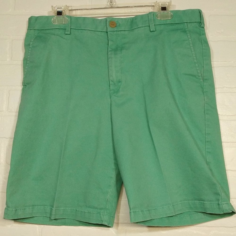 Izod Saltwater men's light green flat front stretch shorts  34